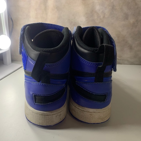 Blue kids Jordan’s💙 - Picture 4 of 6